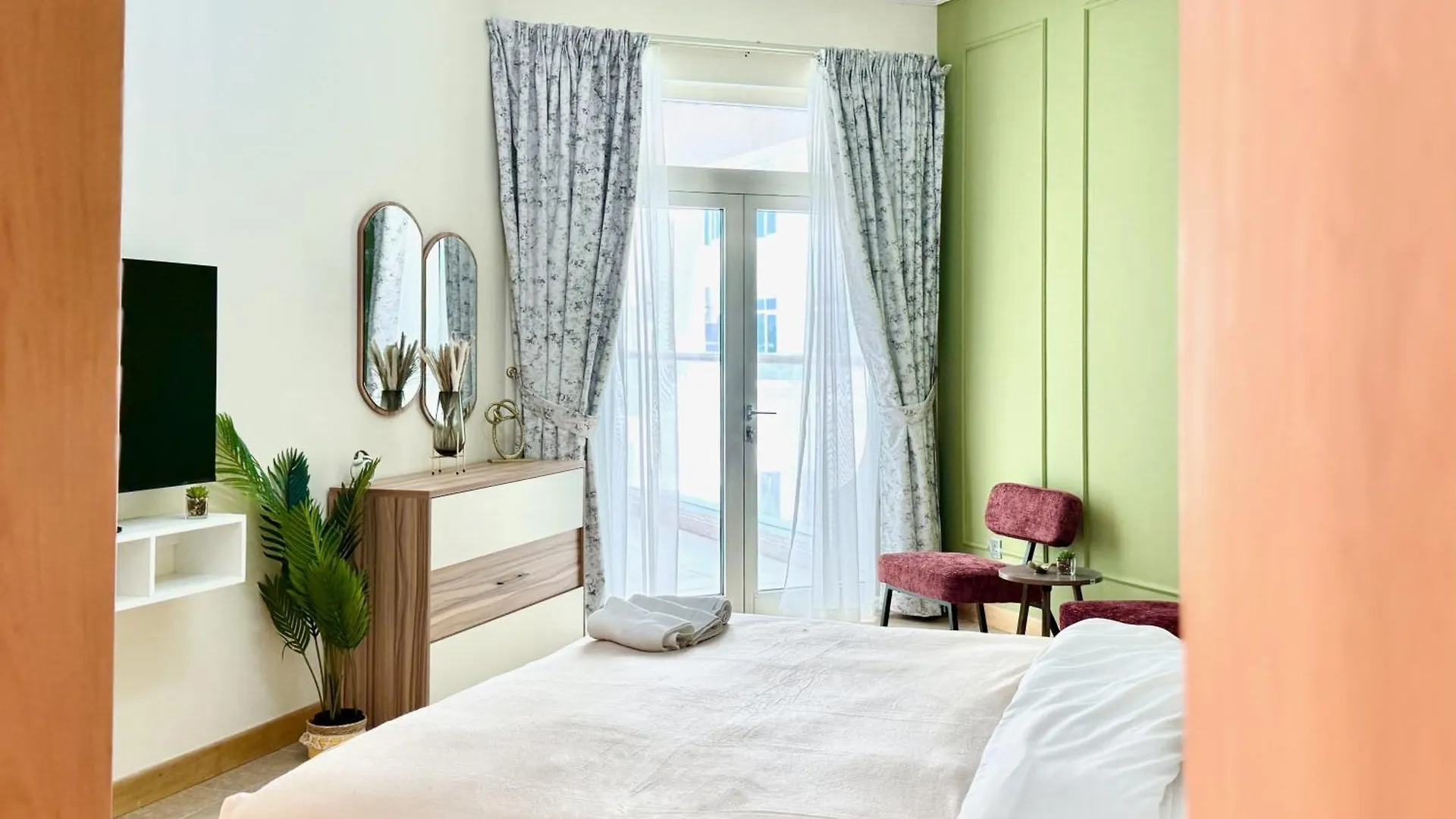 Appartamento Palm Paradise Walk To Beach Dubai Emirati Arabi Uniti