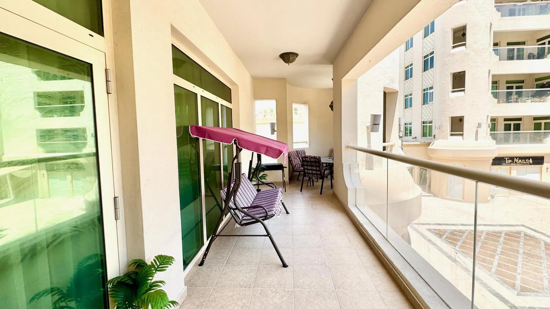 Appartamento Palm Paradise Walk To Beach Dubai