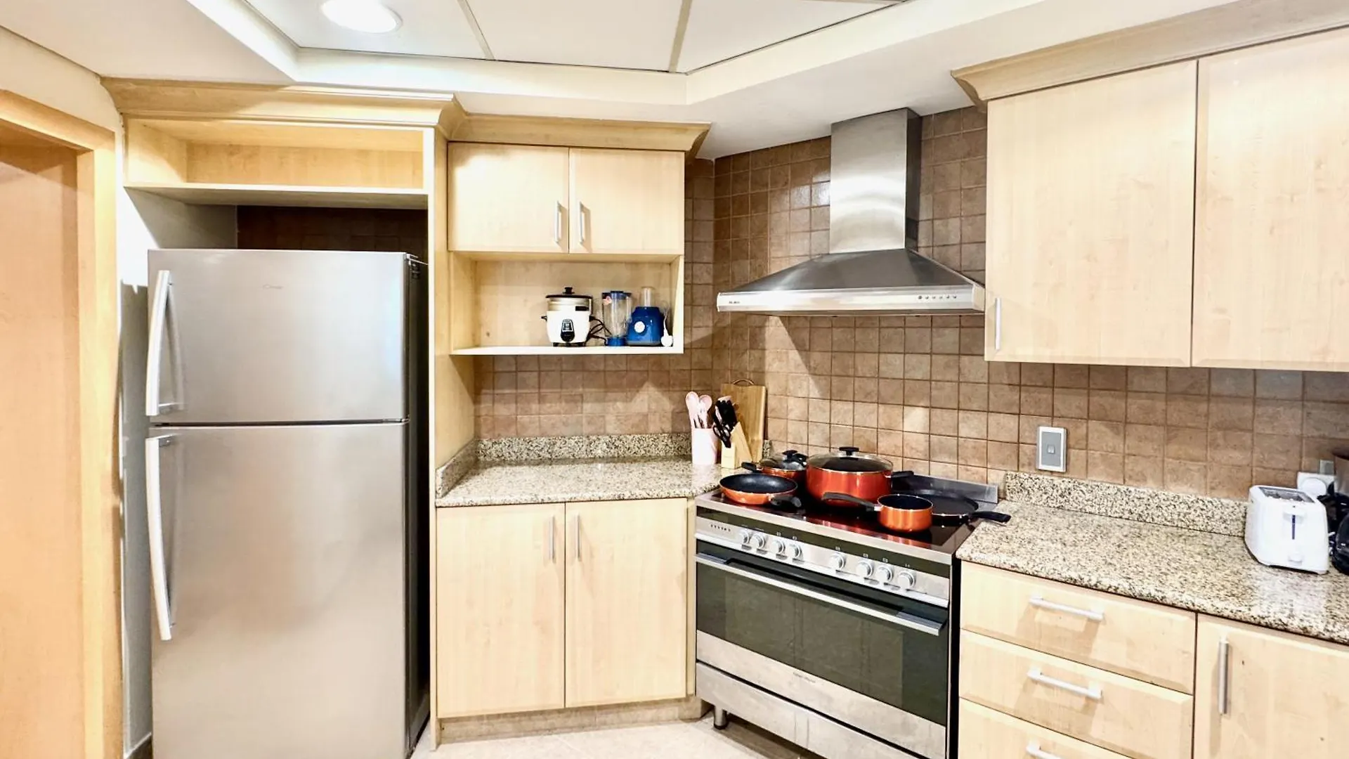 Appartamento Palm Paradise Walk To Beach Dubai Emirati Arabi Uniti